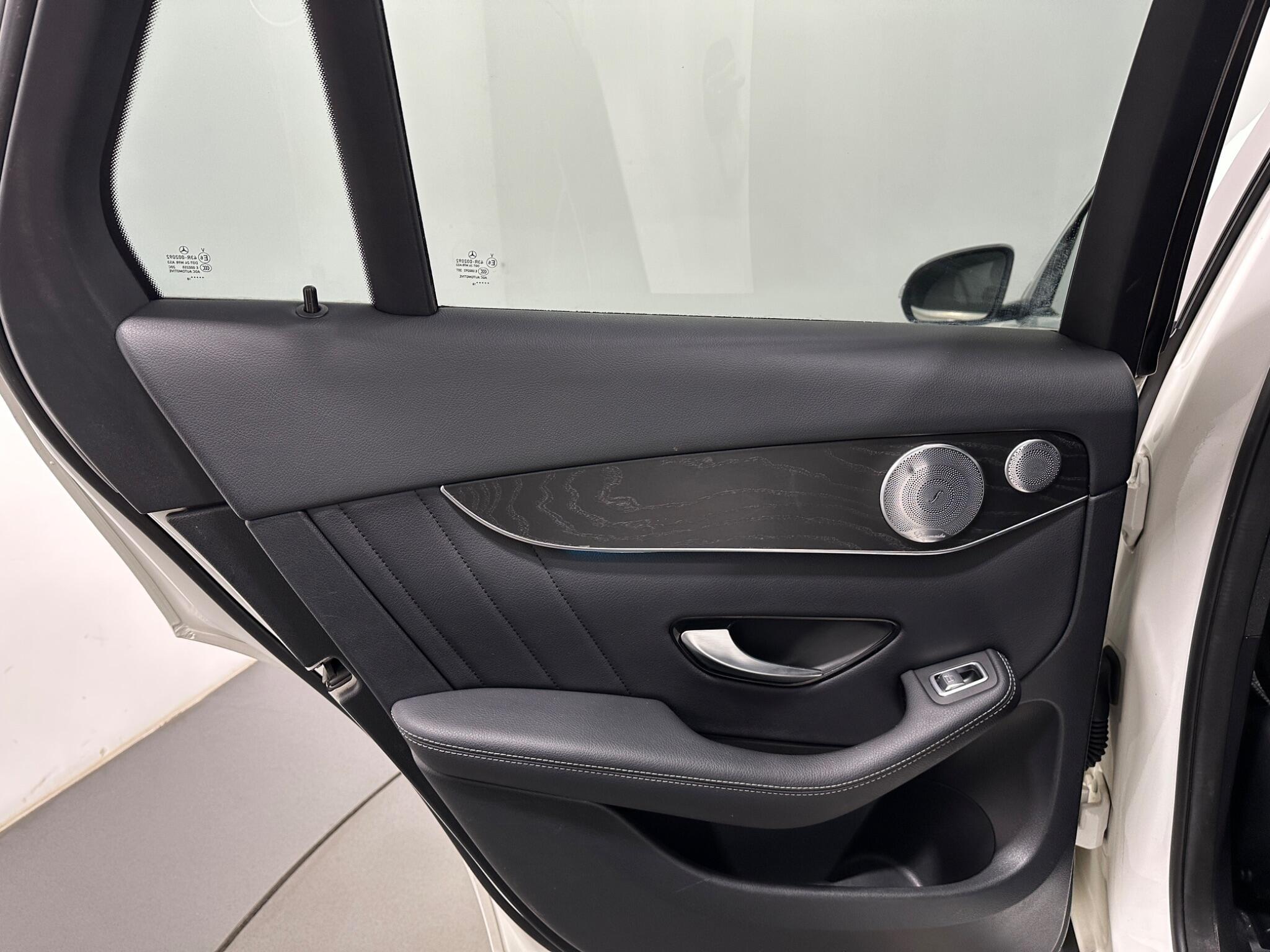 Mercedes-Benz GLC view 40