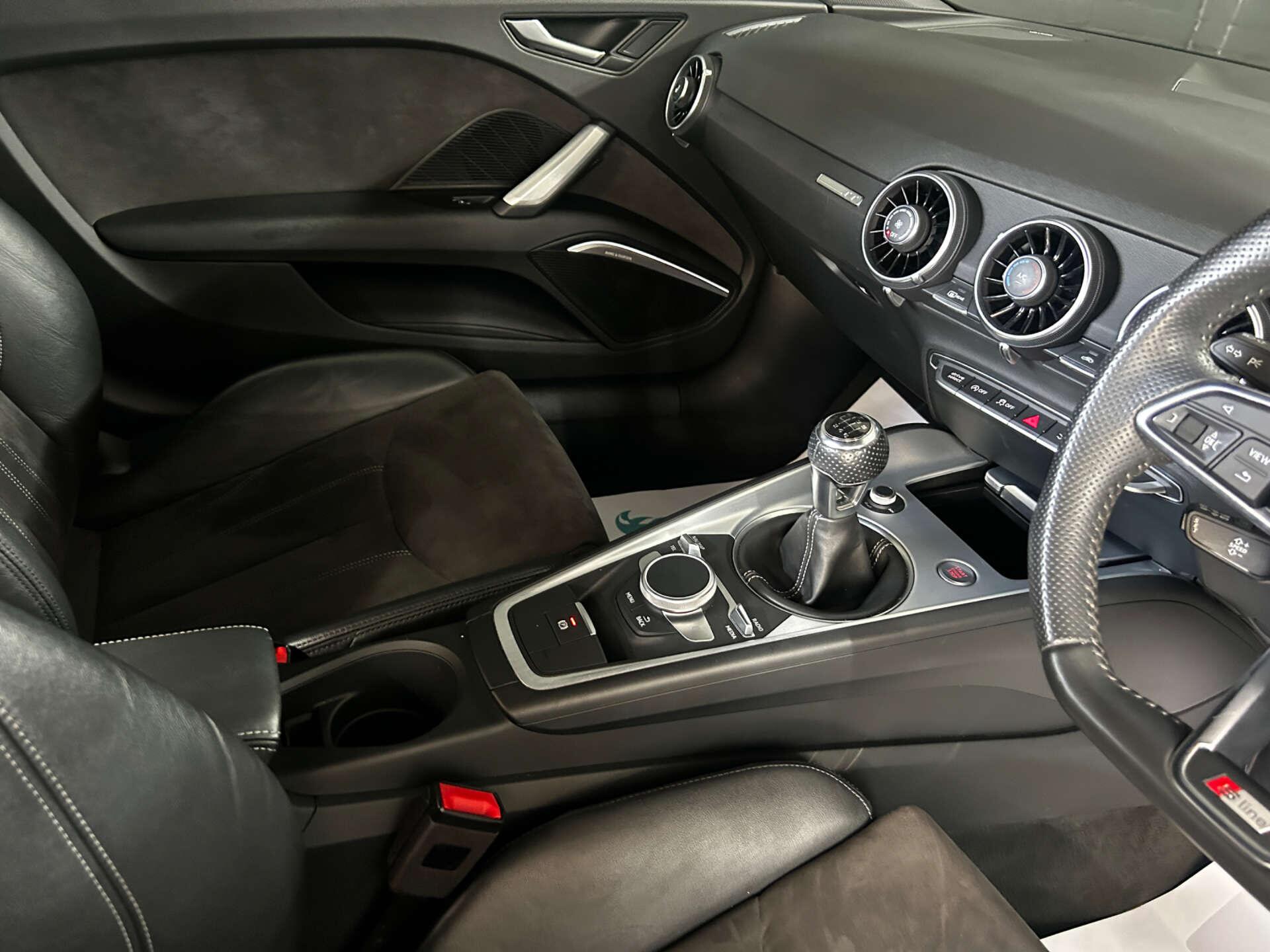 Audi TT view 54