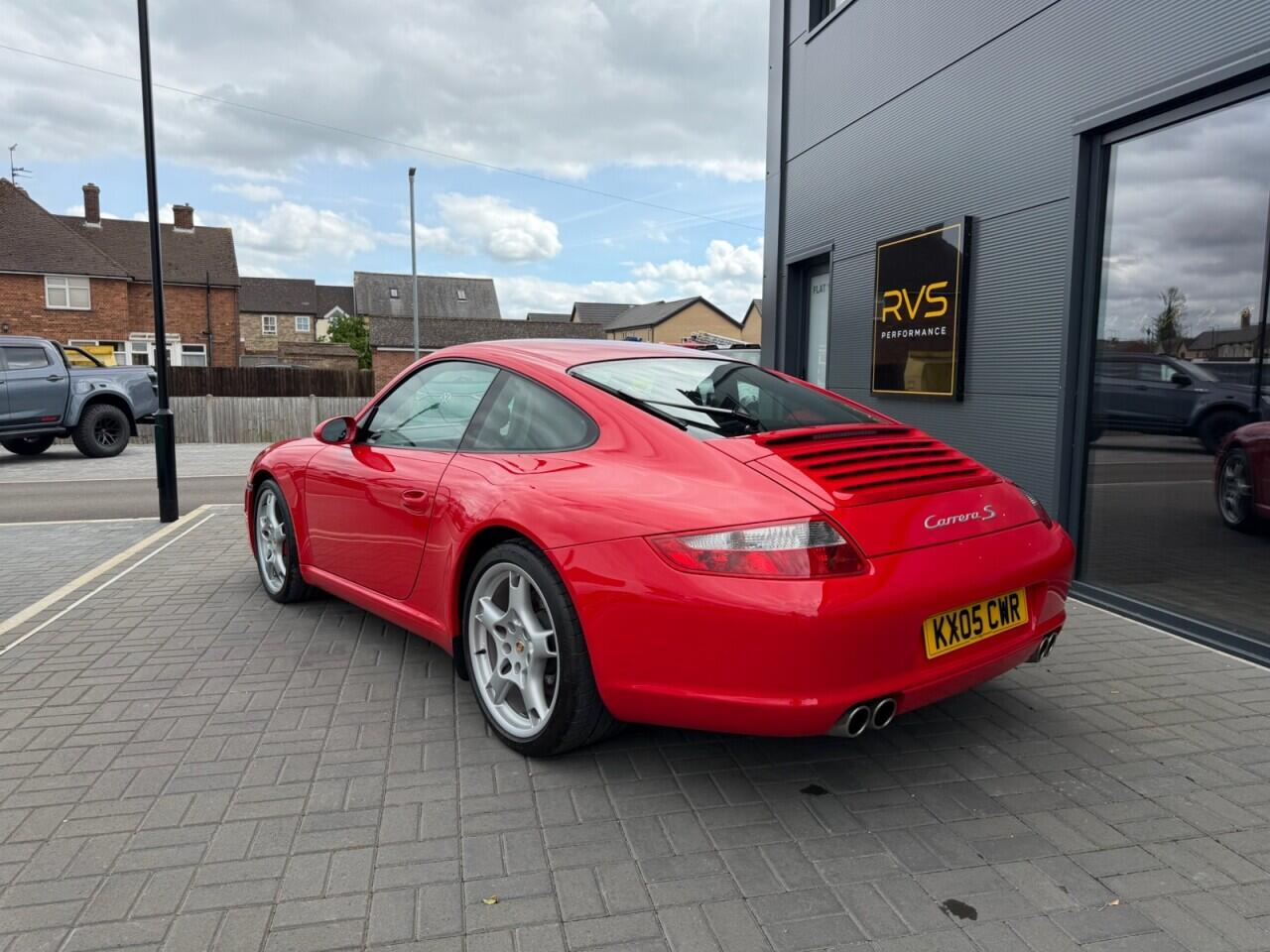 Porsche 911 view 9