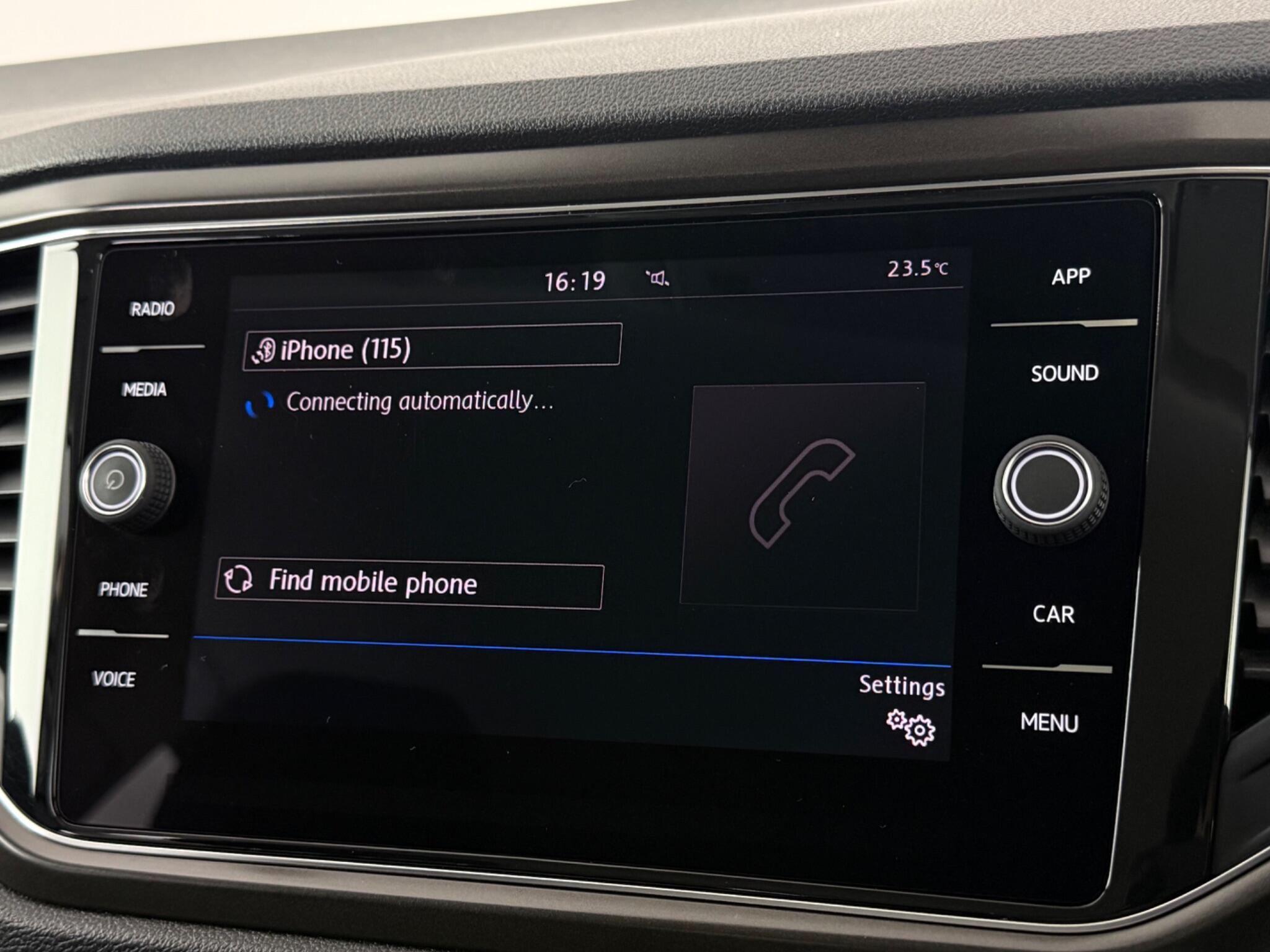 Volkswagen T-Roc view 24