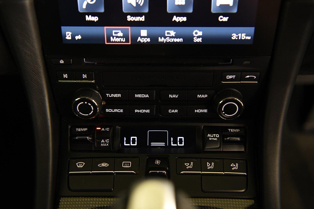 Porsche 911 view 21