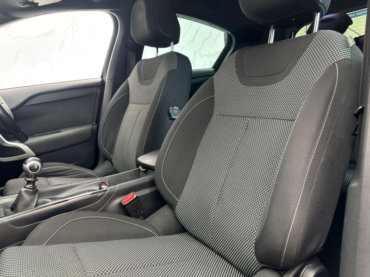 DS Automobiles DS 4 view 13