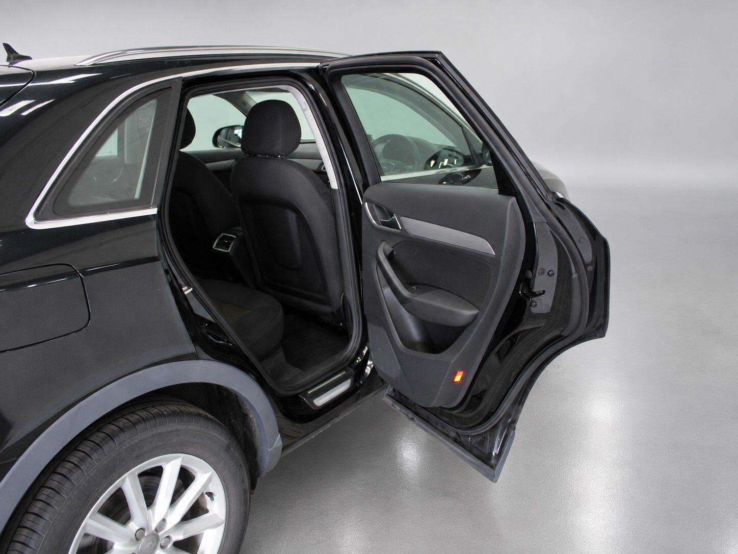 Audi Q3 view 25