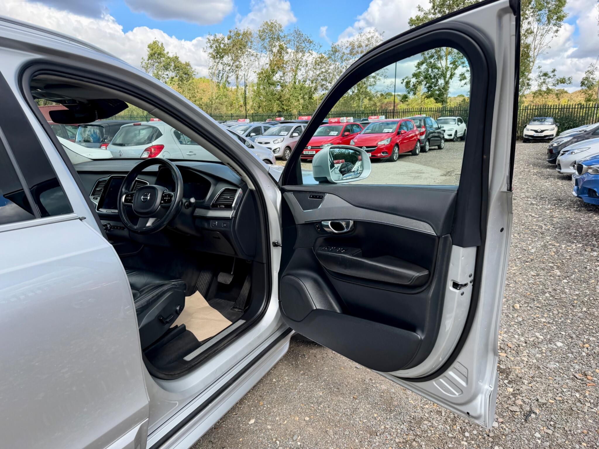 Volvo XC90 view 27