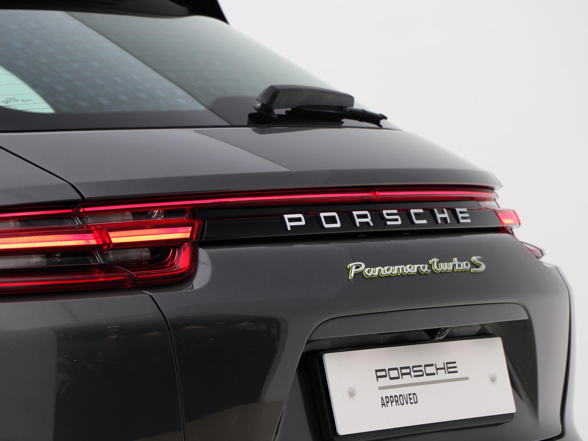 Porsche Panamera view 22
