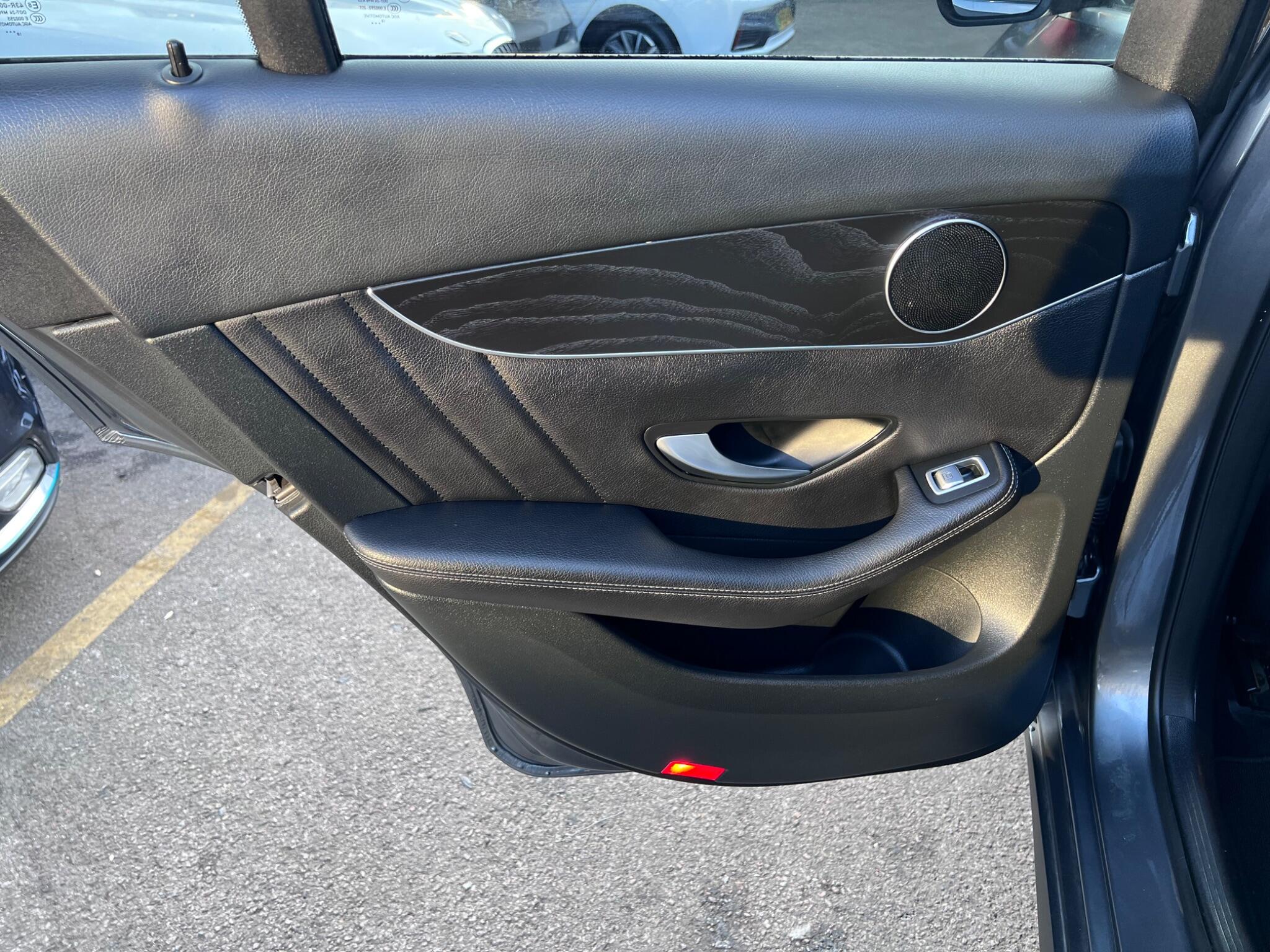 Mercedes-Benz GLC view 34