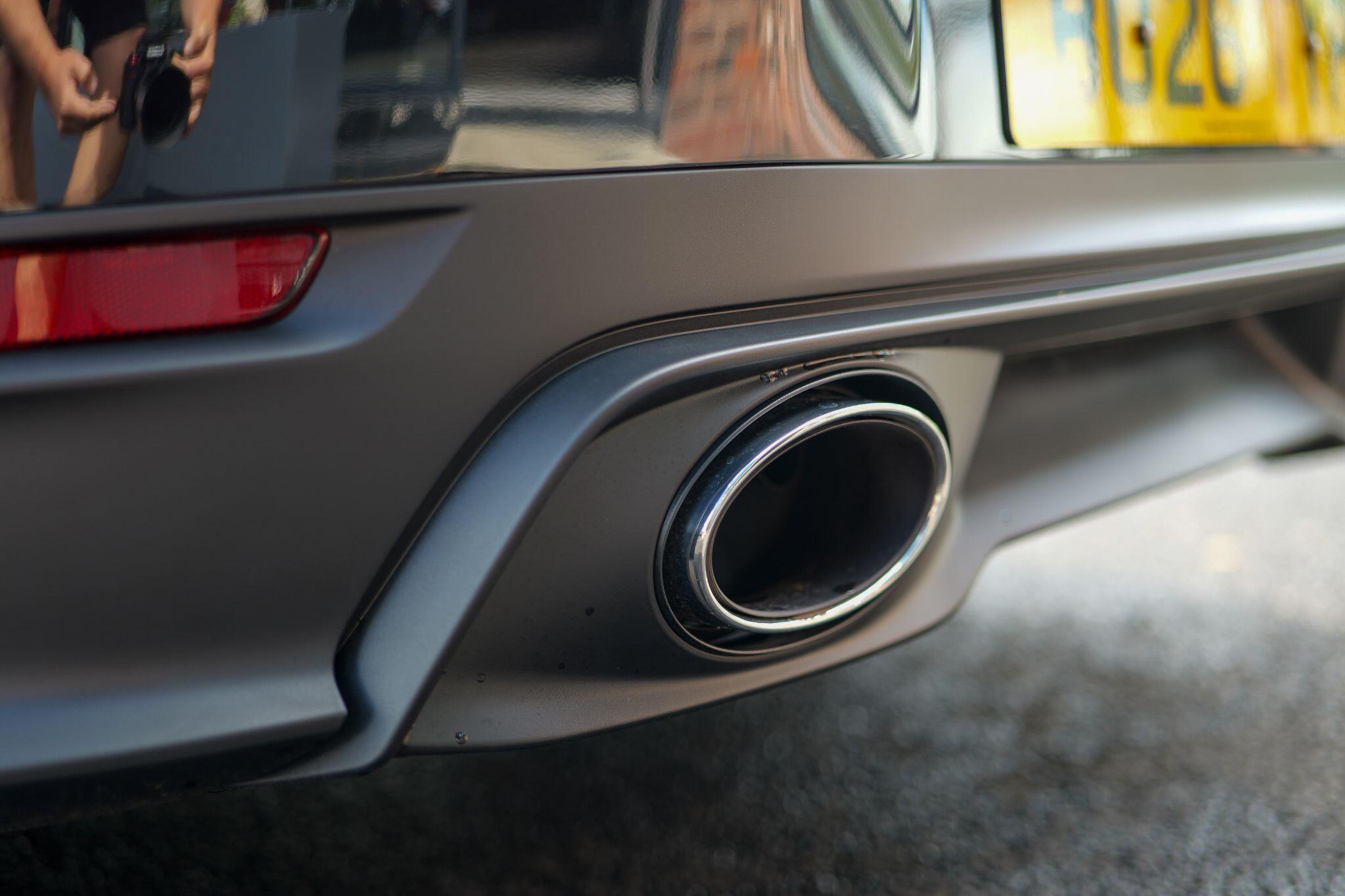 Porsche 911 view 16