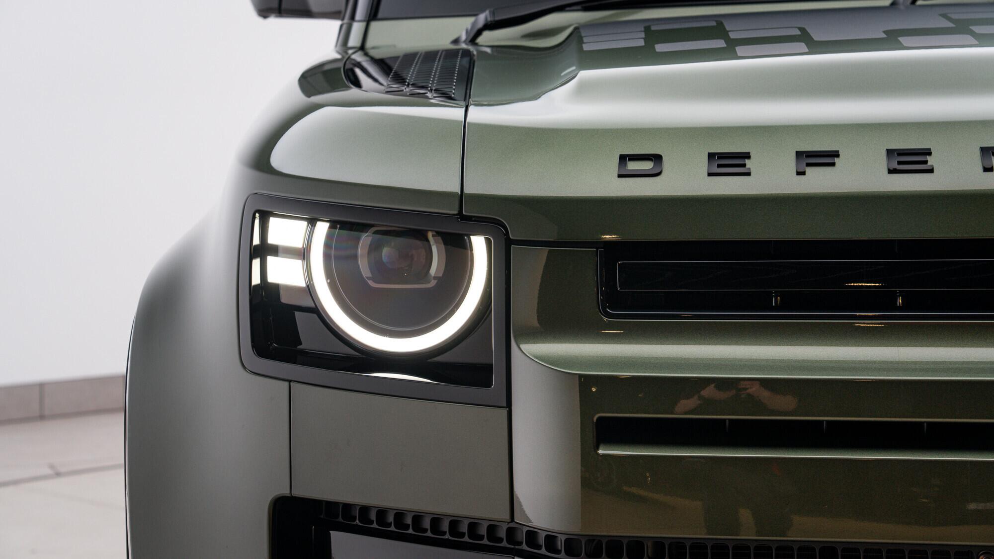 Land Rover Defender view 30