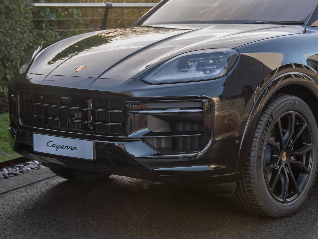 Porsche Cayenne view 11