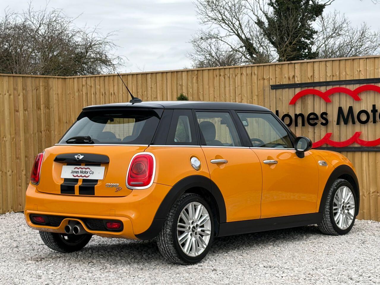 Mini Hatch view 6