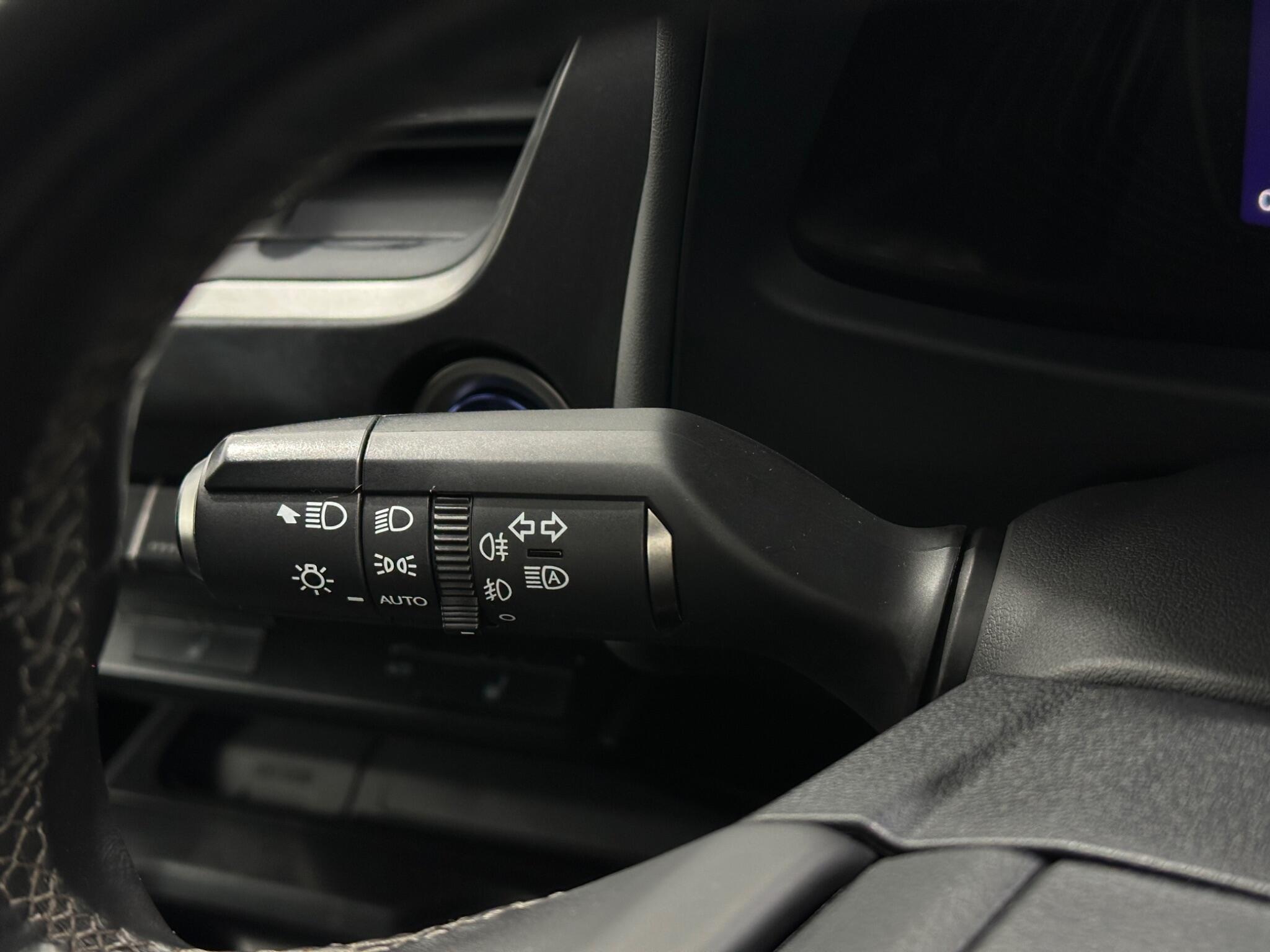 Lexus UX view 14