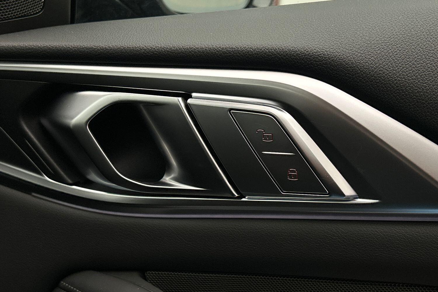 BMW M4 view 25