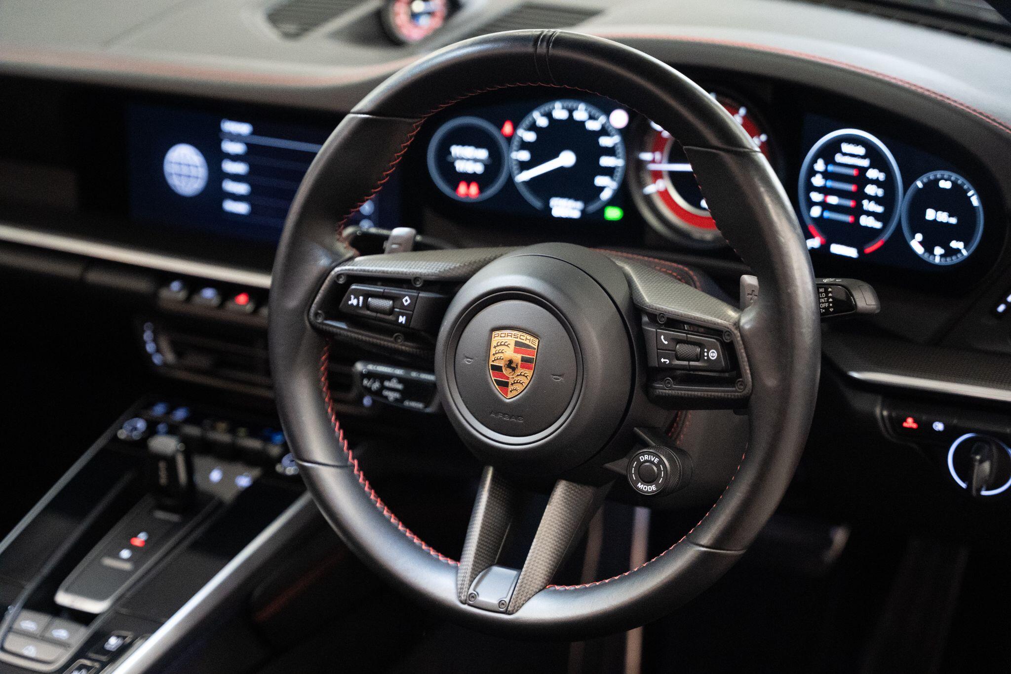 Porsche 911 view 19