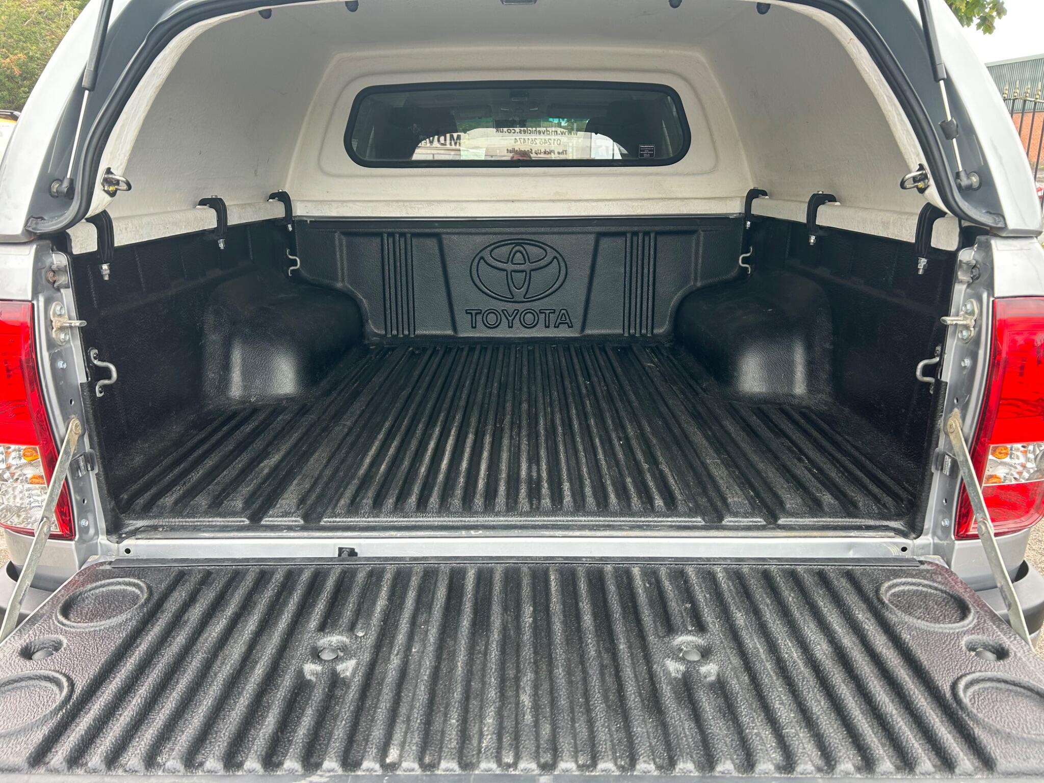 Toyota Hilux view 55