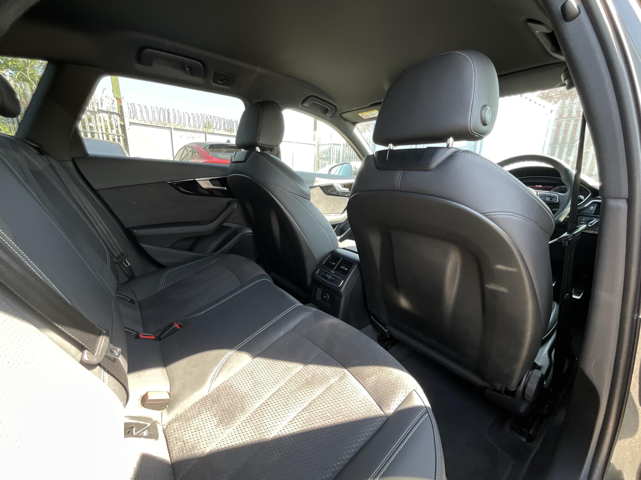 Audi A4 Avant view 10