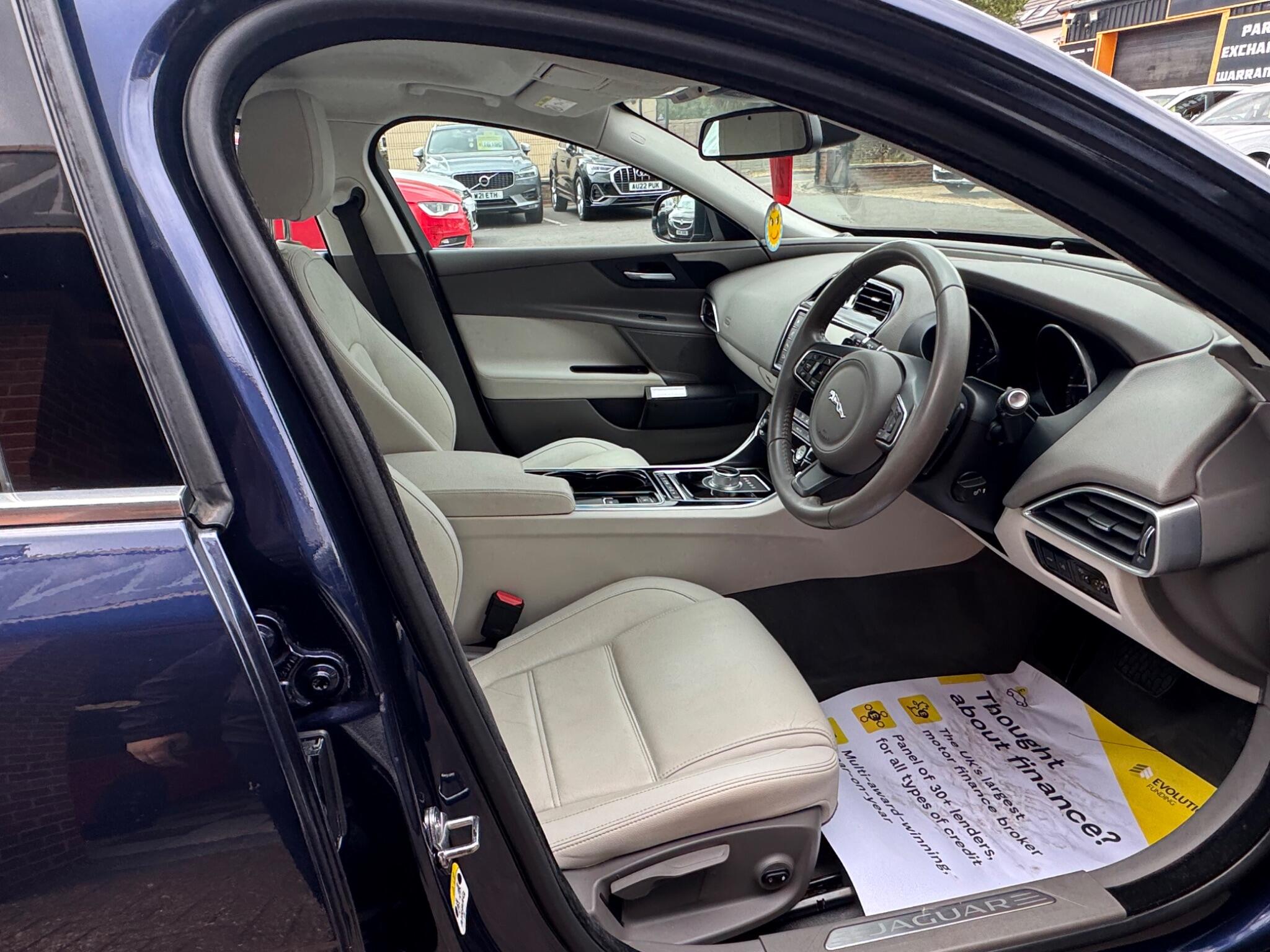 Jaguar Xe view 11