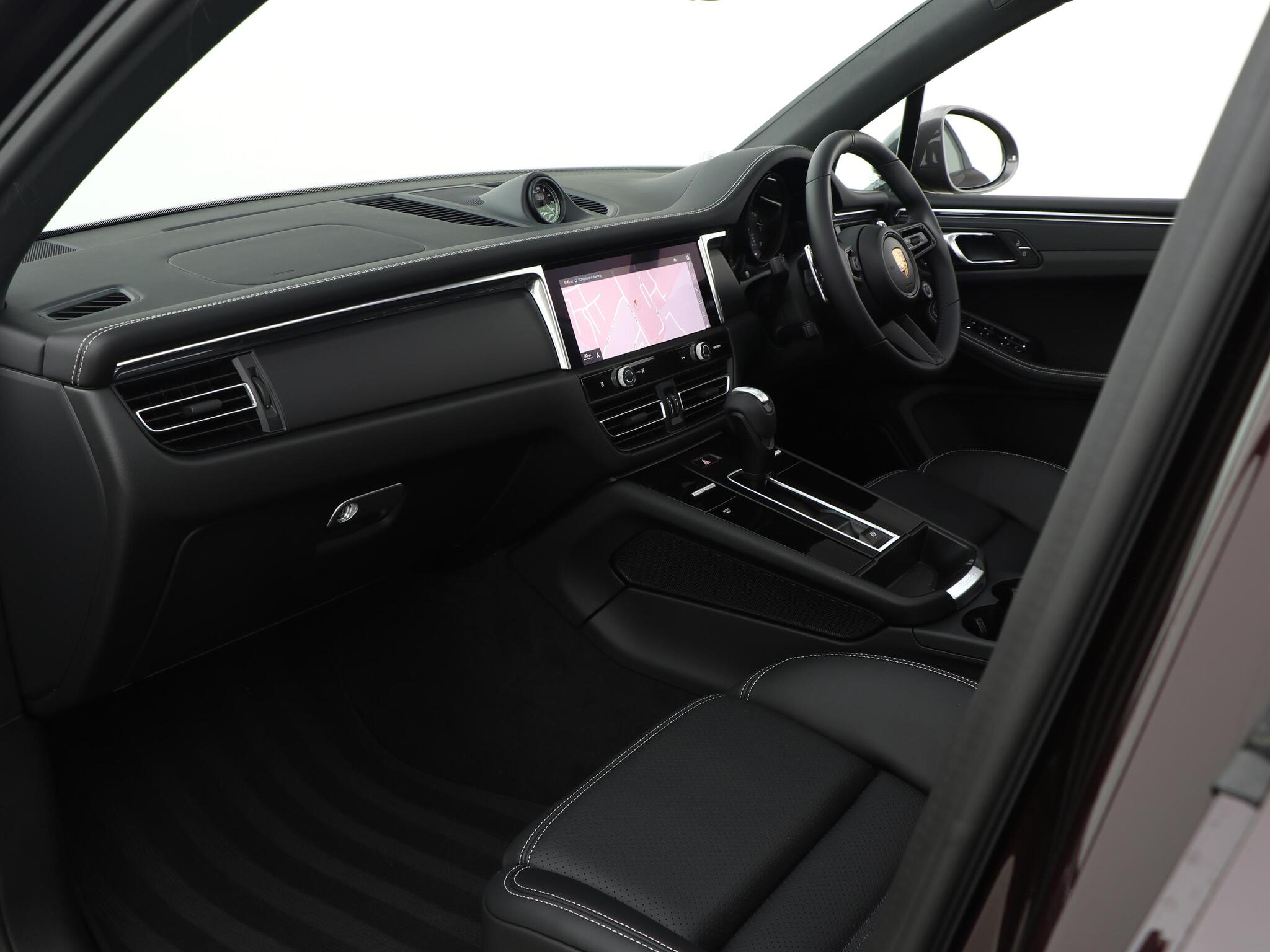 Porsche Macan view 33