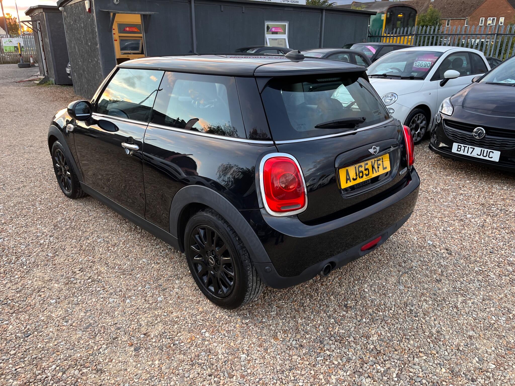 MINI Hatch view 11