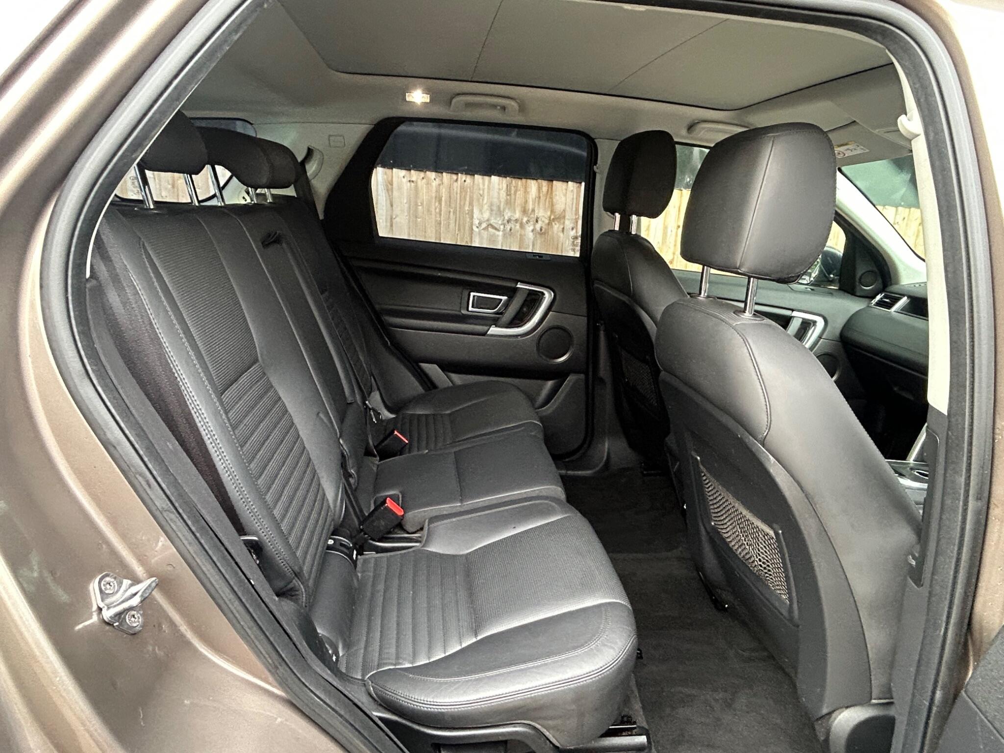 Land Rover Discovery Sport view 43