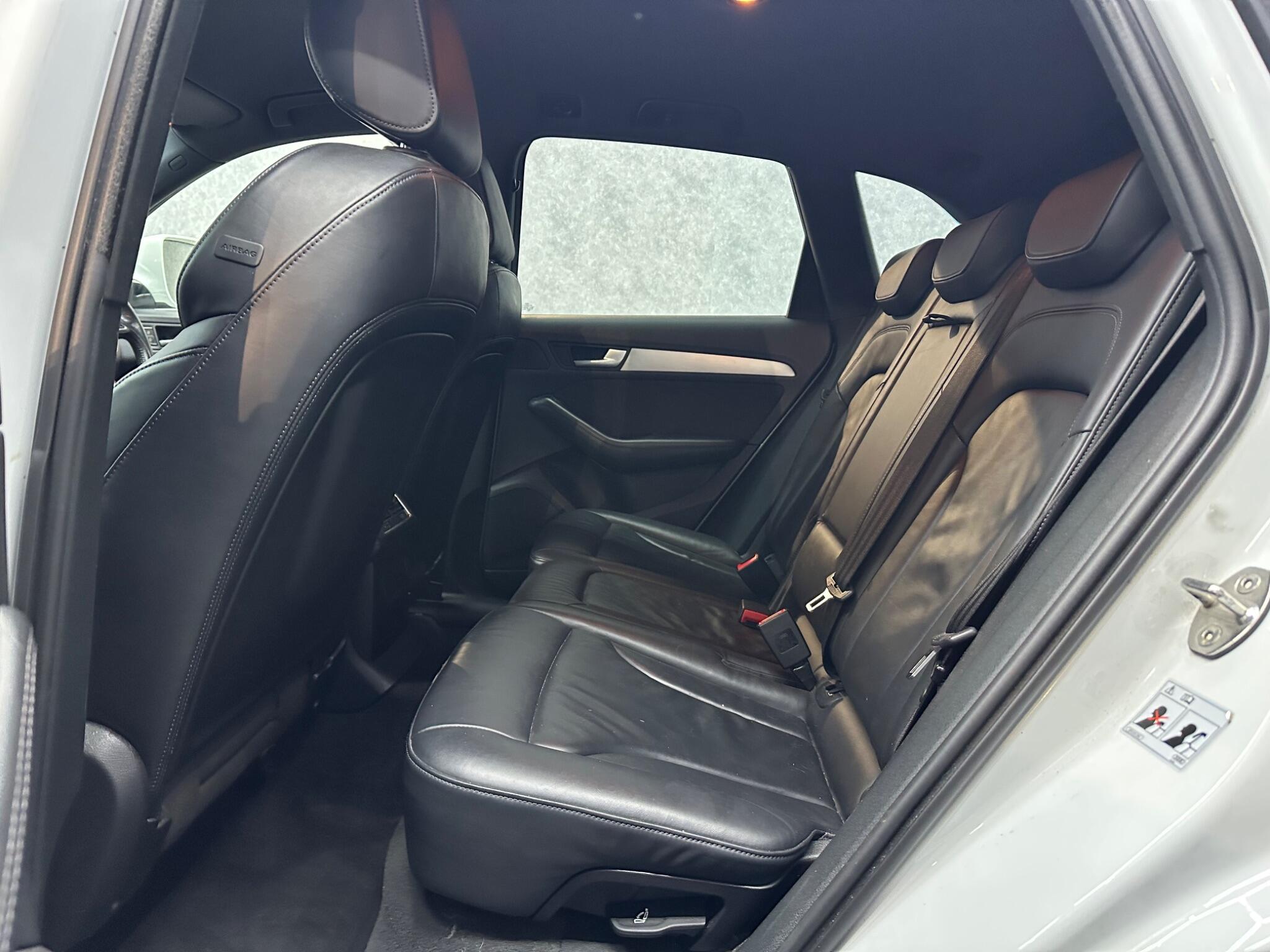 Audi Q5 view 9
