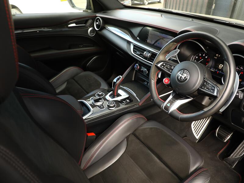 Alfa Romeo Stelvio view 14