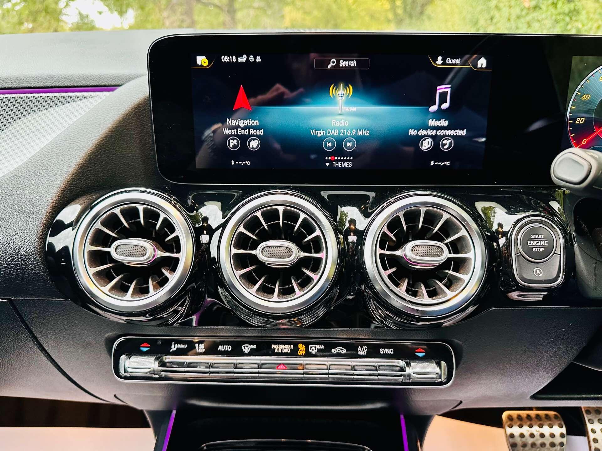 Mercedes-Benz Gla view 14