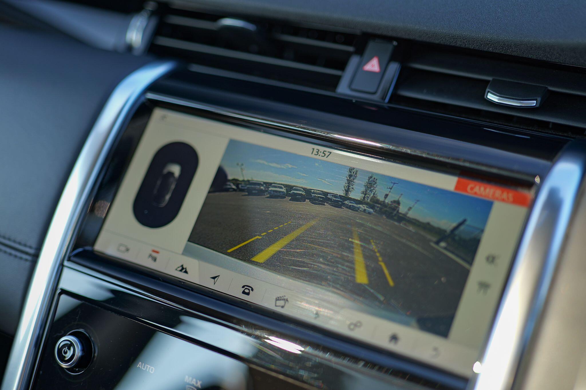 Land Rover Discovery Sport view 19