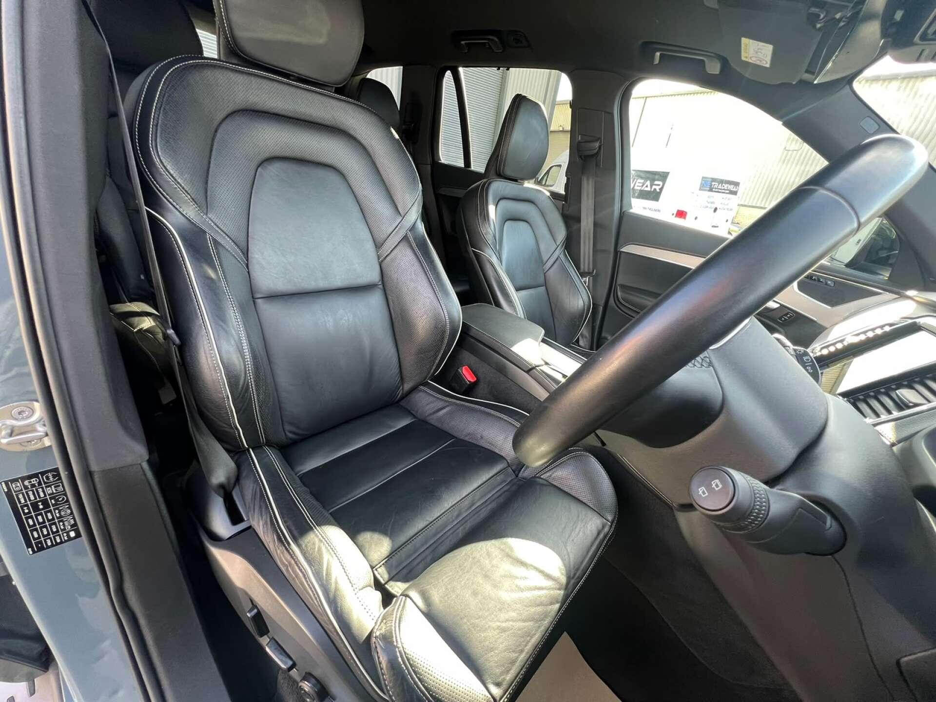Volvo XC90 view 8