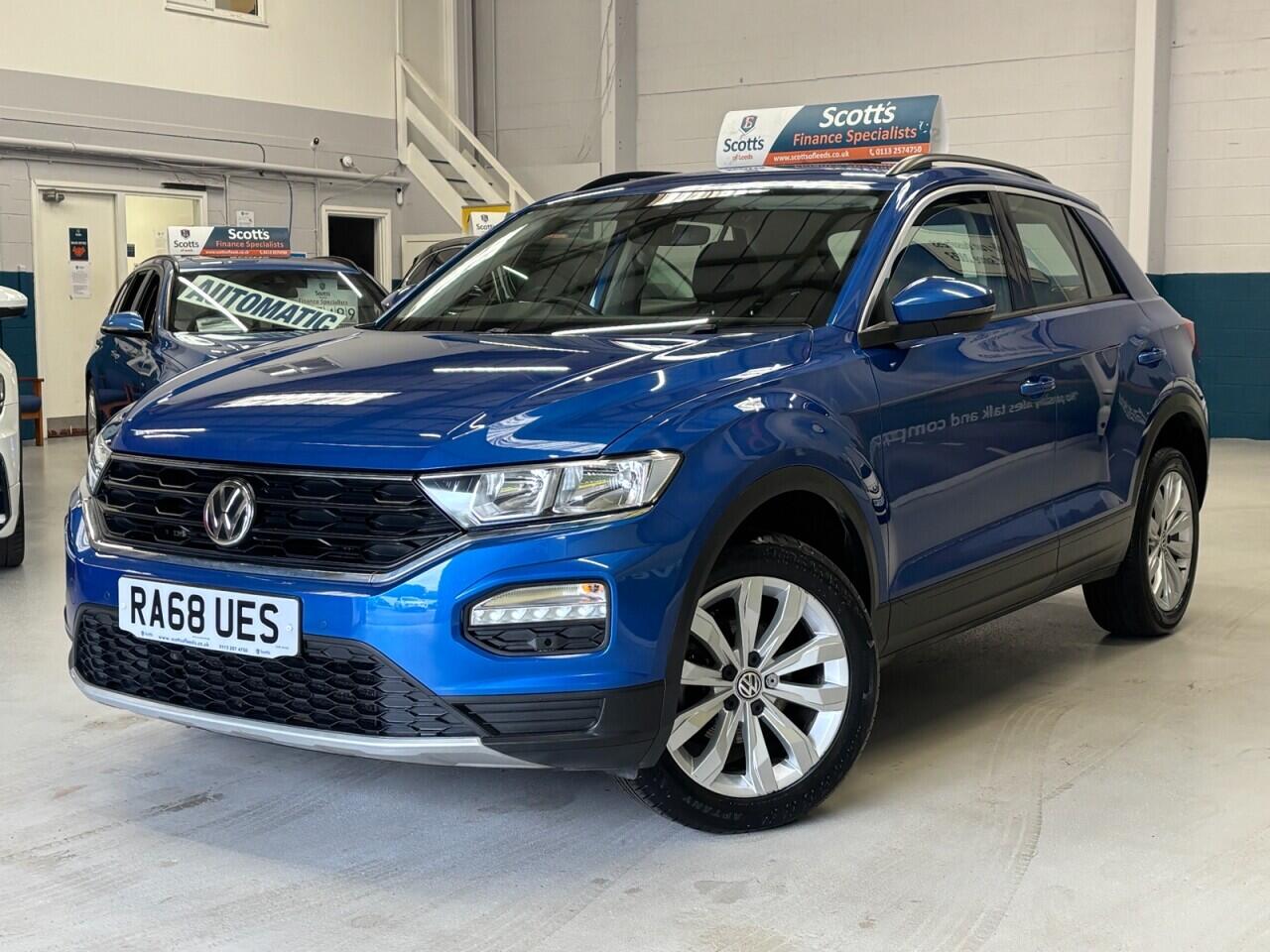Volkswagen T-Roc view 3