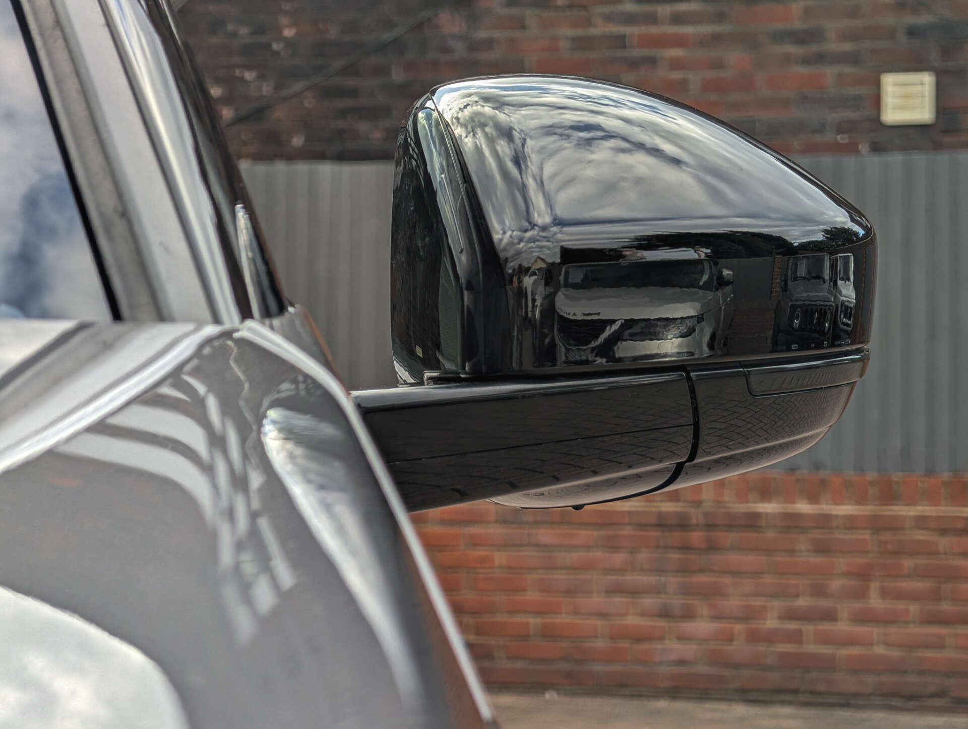 Land Rover Discovery Sport view 12