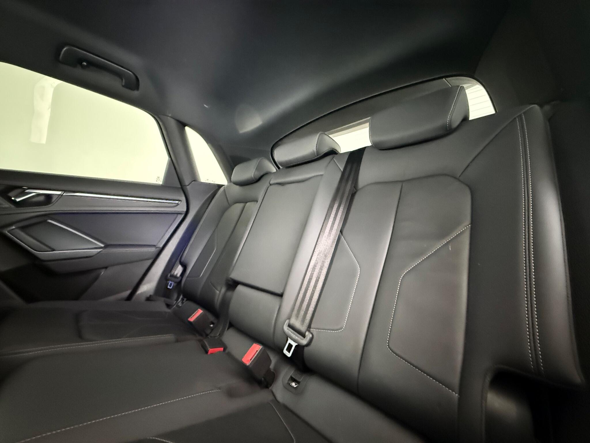 Audi Q3 view 16