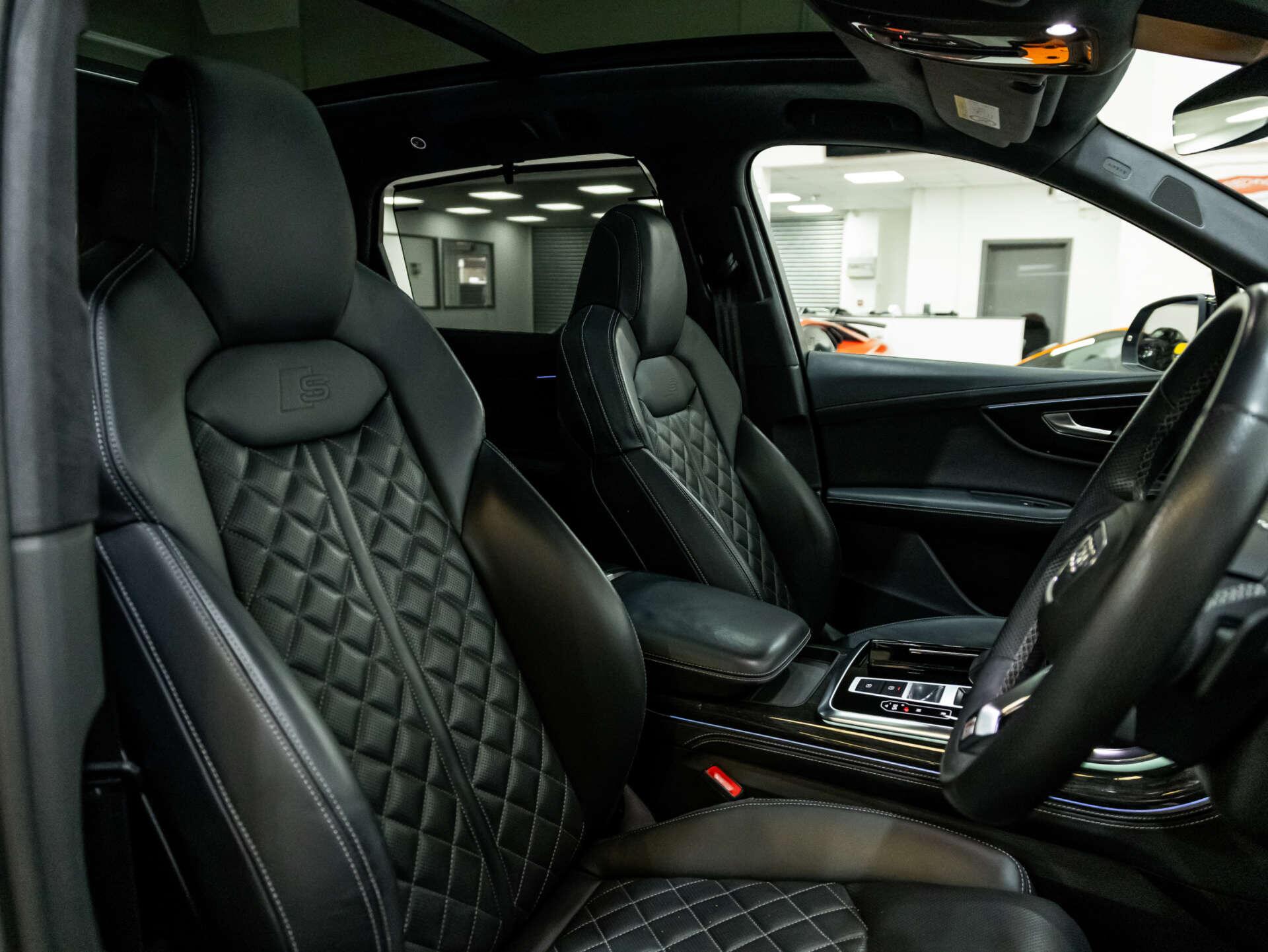 Audi Q7 view 7