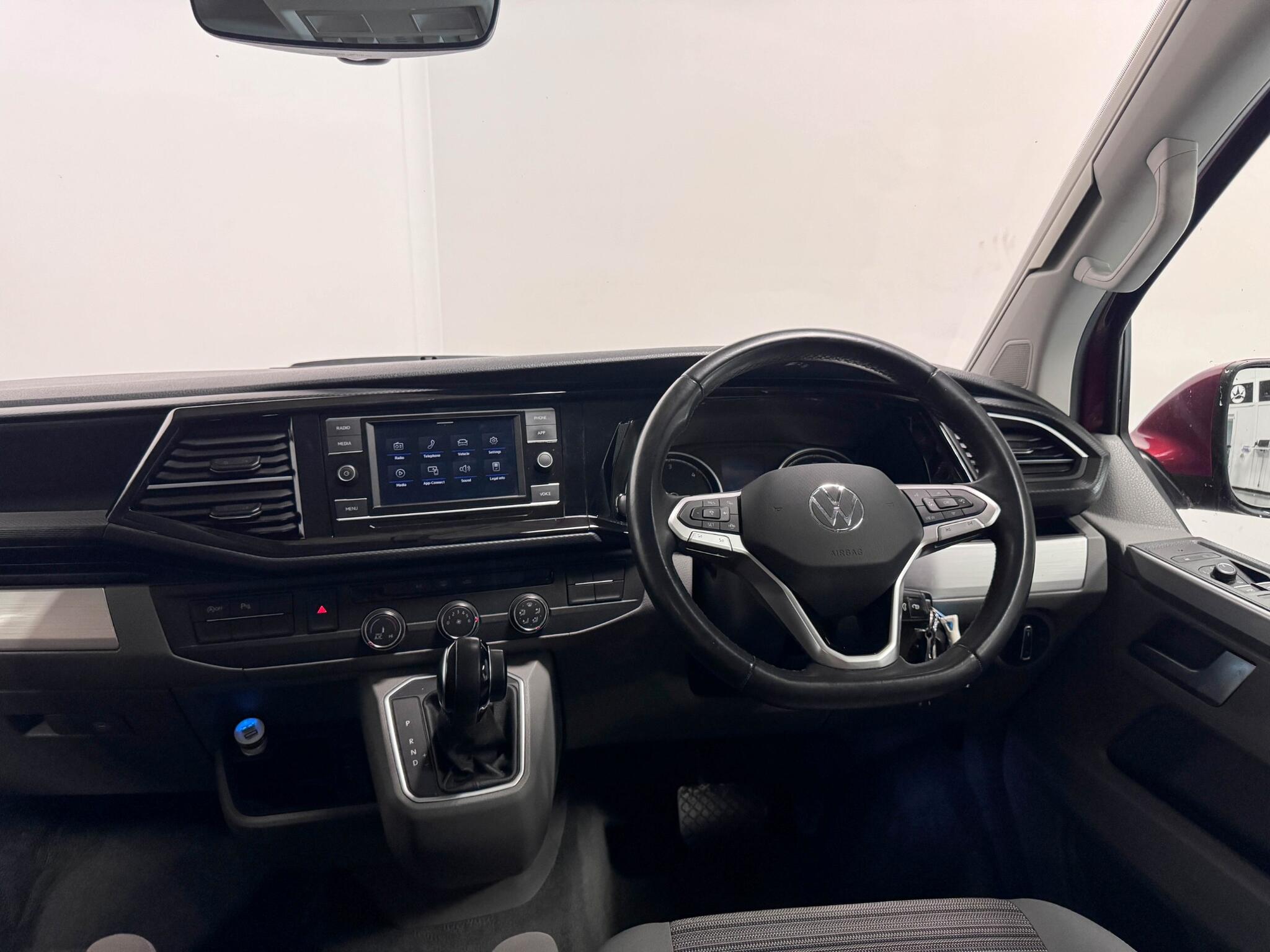 Volkswagen California view 36