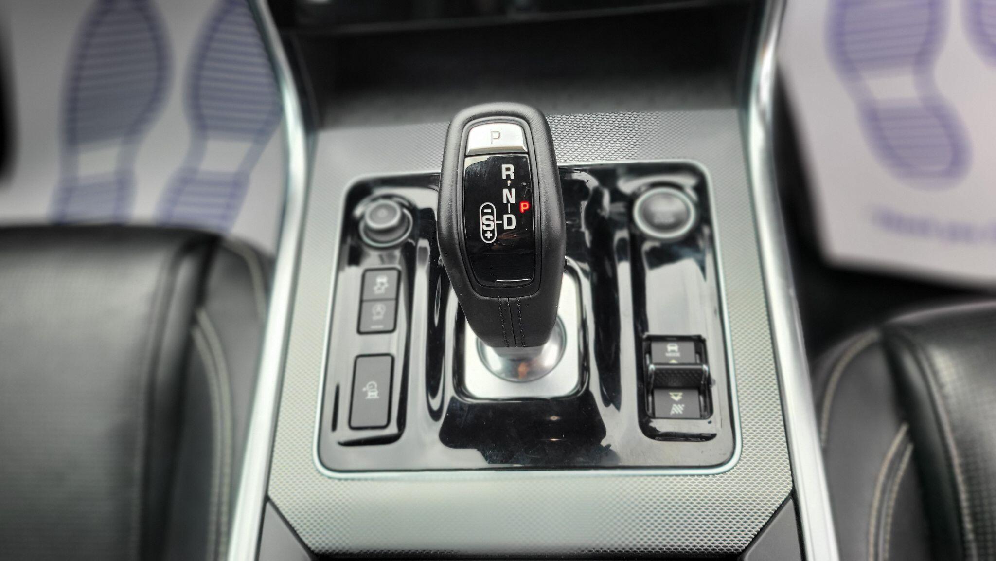 Jaguar Xe view 13