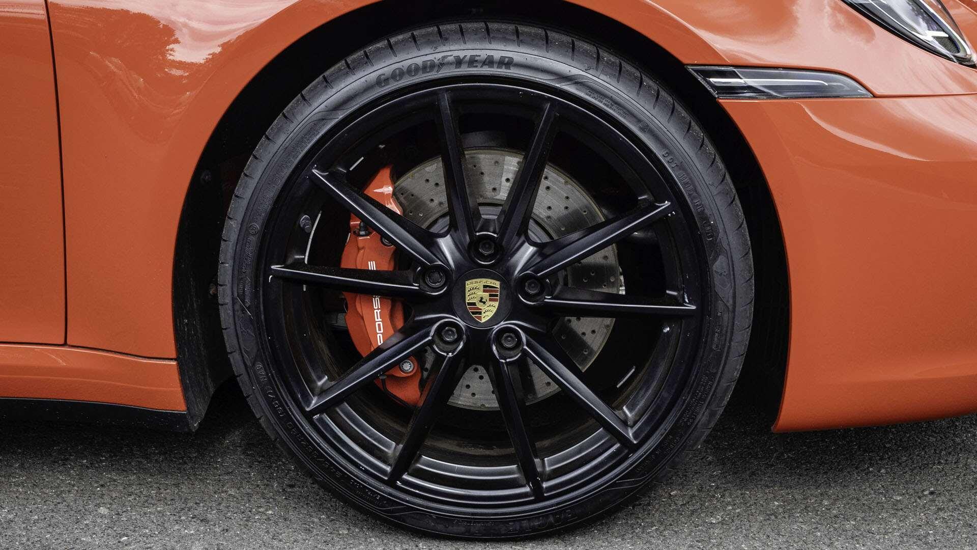 Porsche 911 view 6