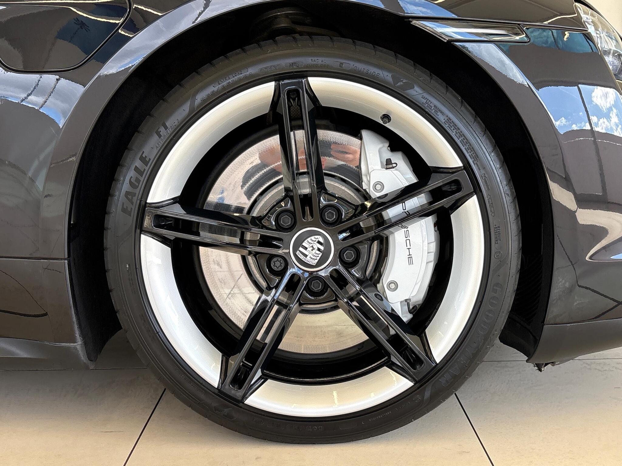 Porsche Taycan view 25