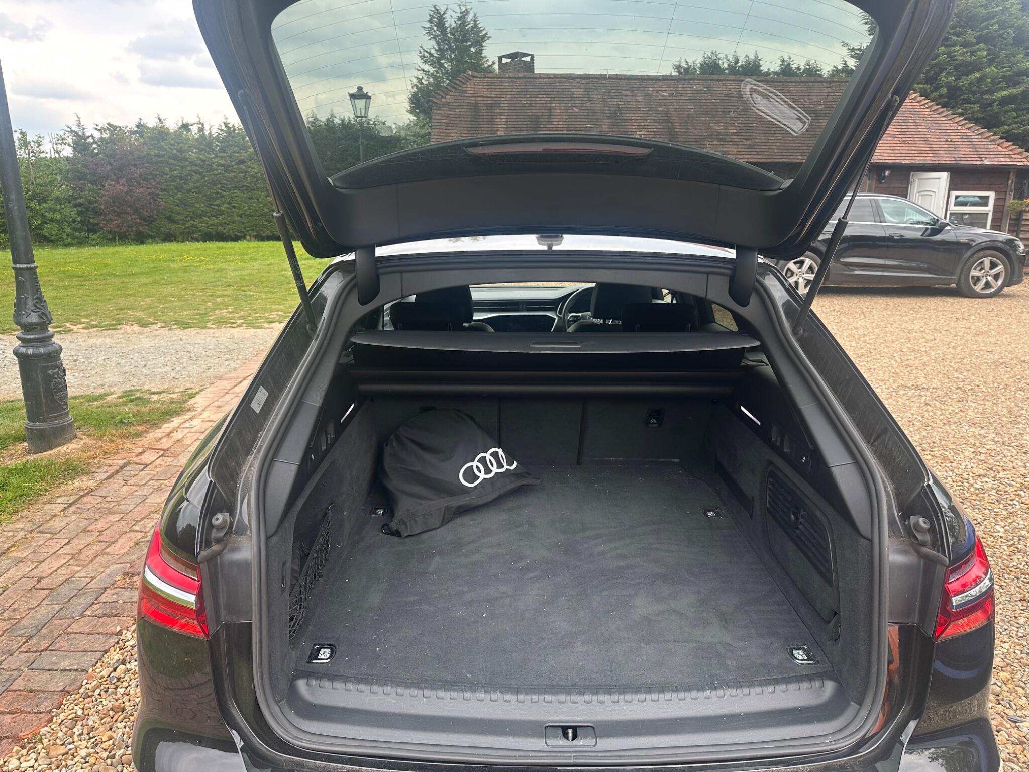 Audi A6 view 11
