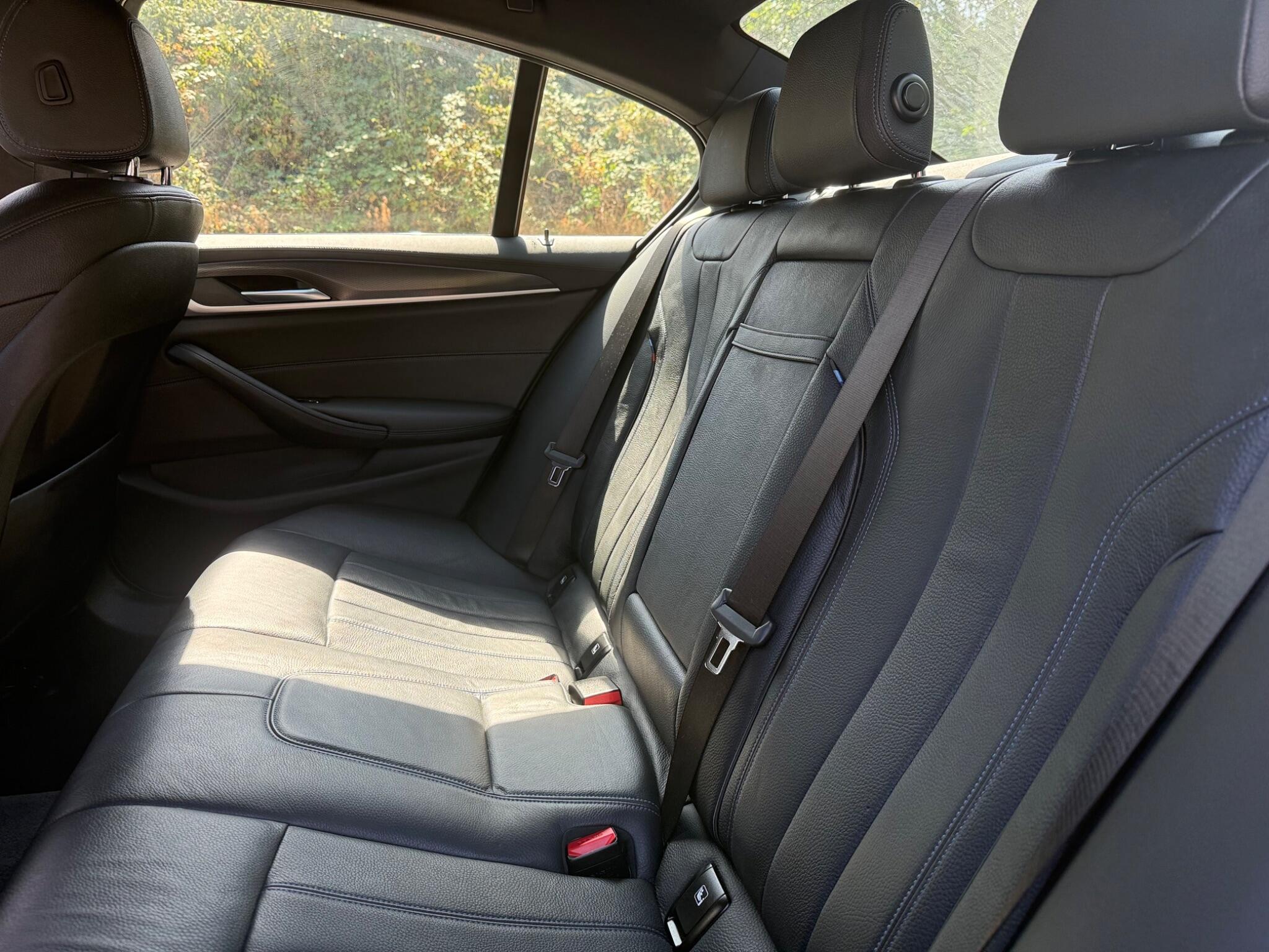 BMW 5 Series view 14