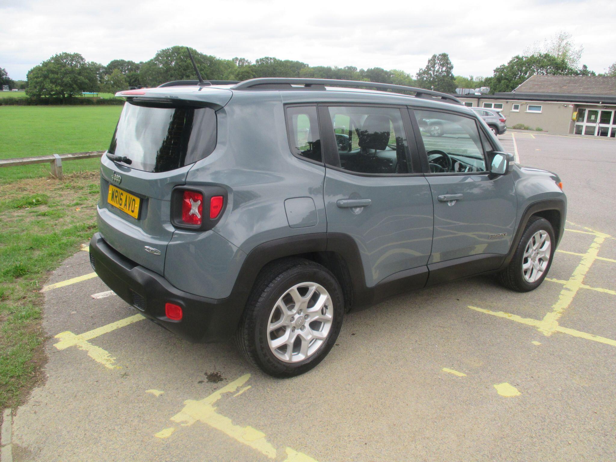 Jeep Renegade view 13