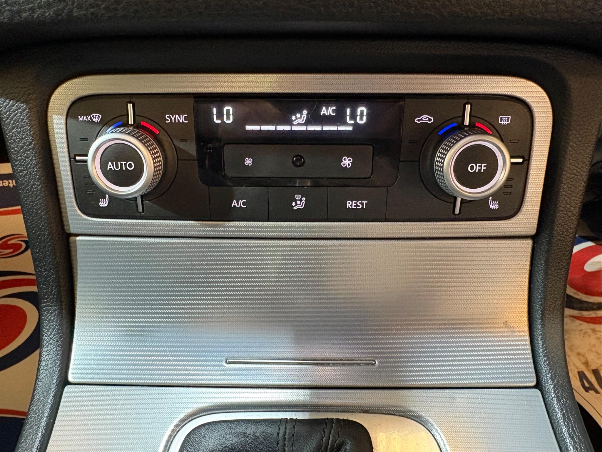 Volkswagen Touareg view 21