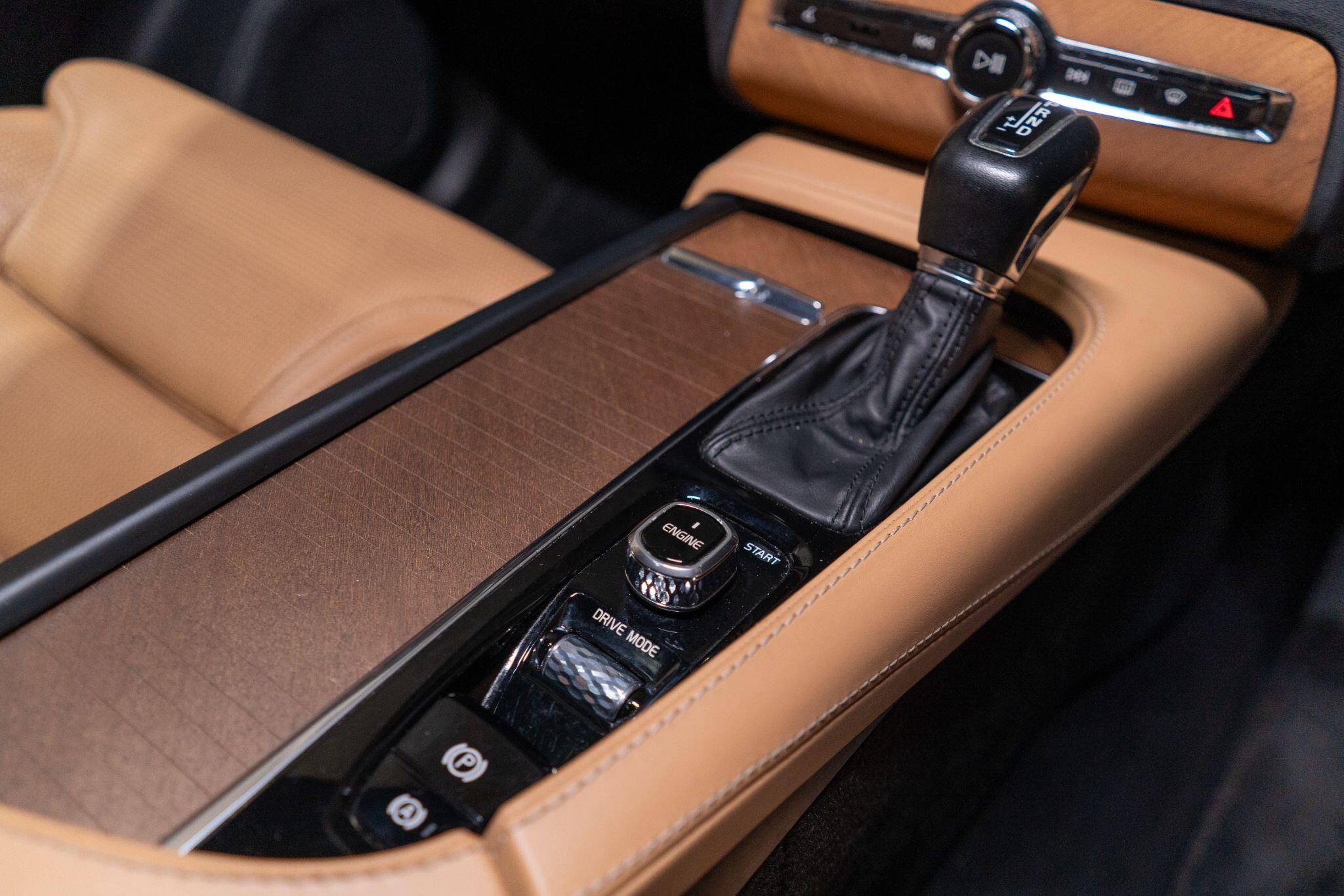 Volvo XC90 view 22