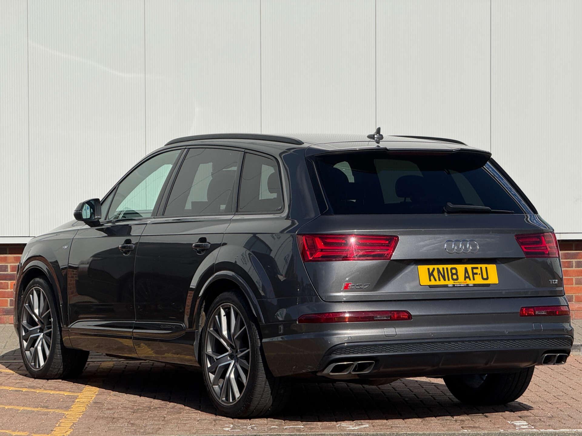 Audi SQ7 view 4