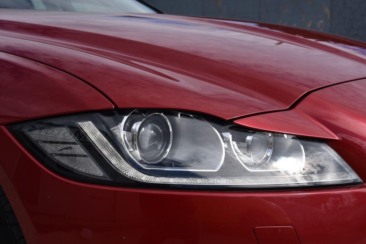 Jaguar XF view 12
