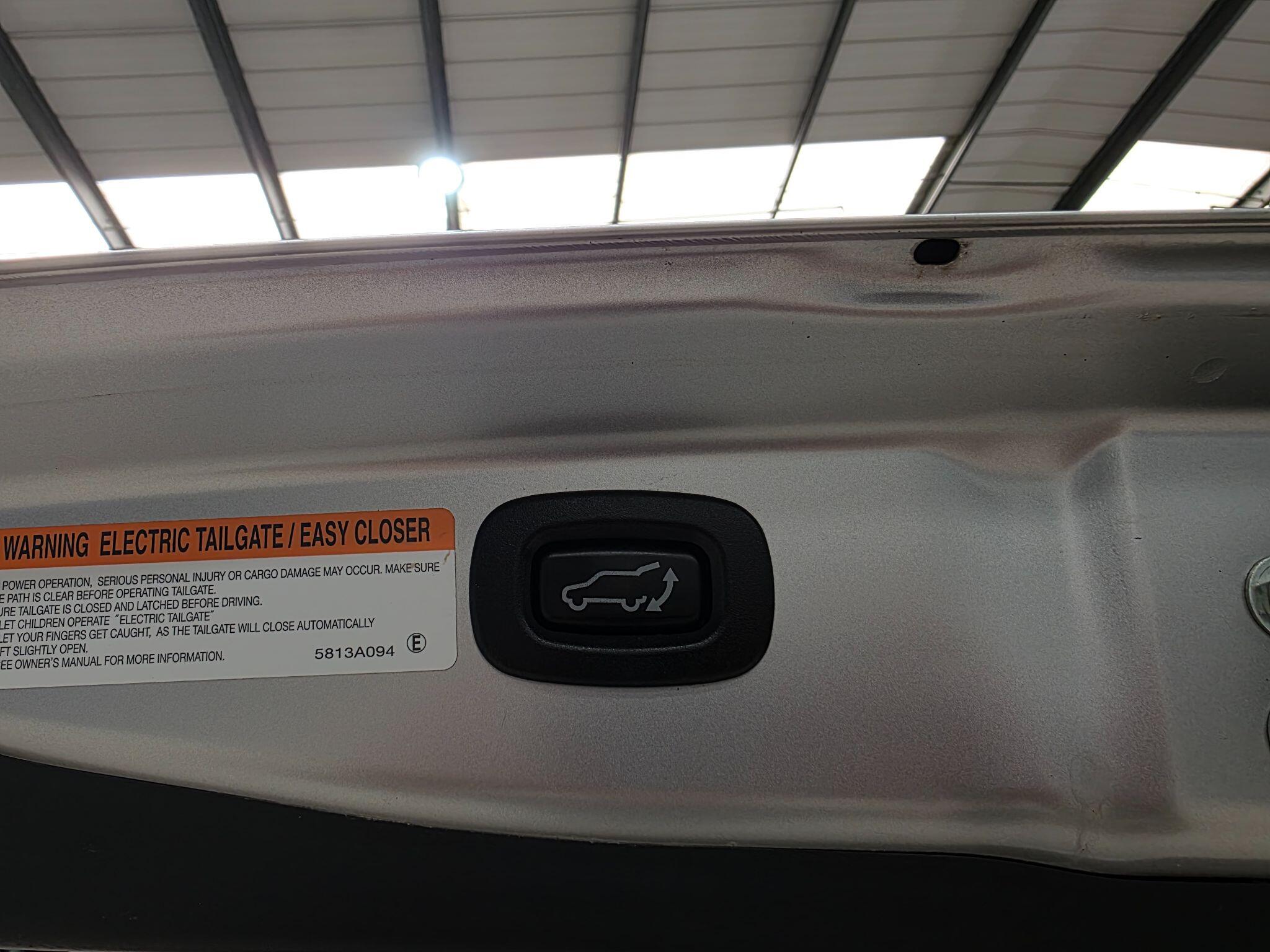 Mitsubishi Outlander view 12