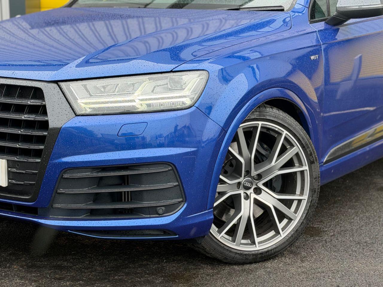 Audi SQ7 view 10