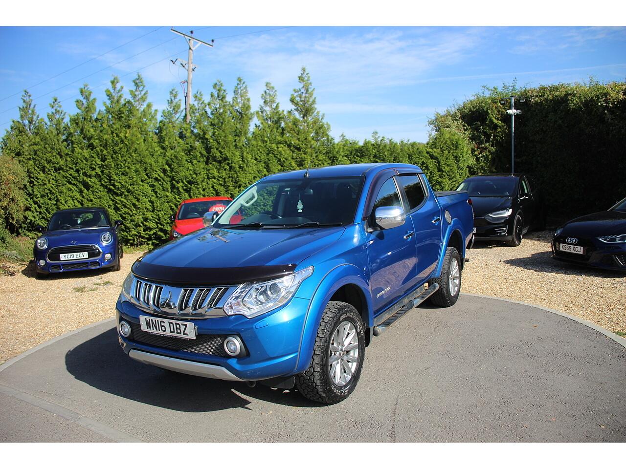 Mitsubishi L200 view 3