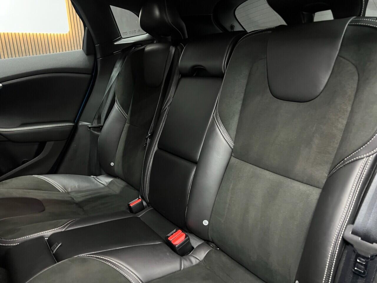 Volvo V40 view 45