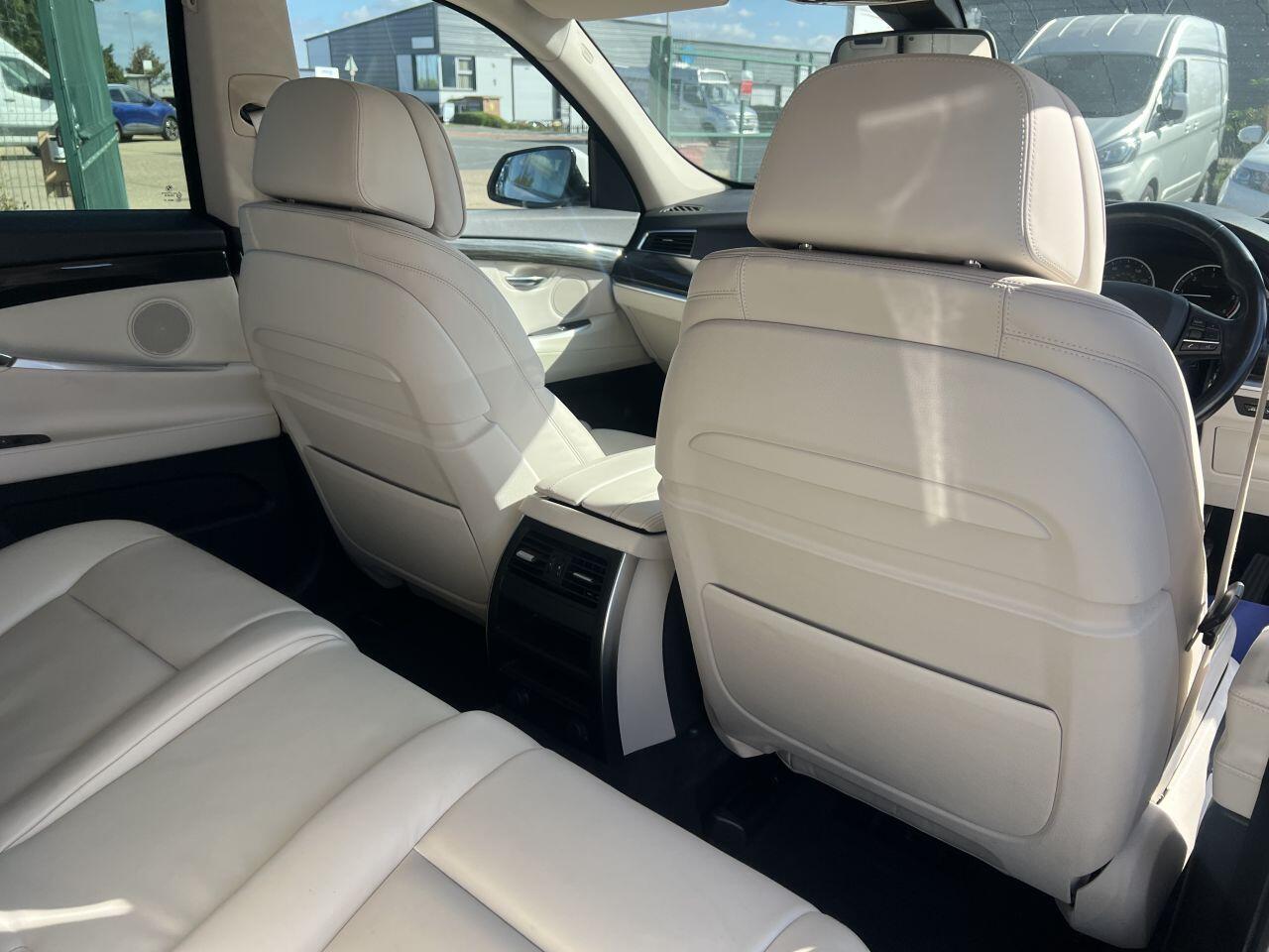 BMW 5 Series view 24