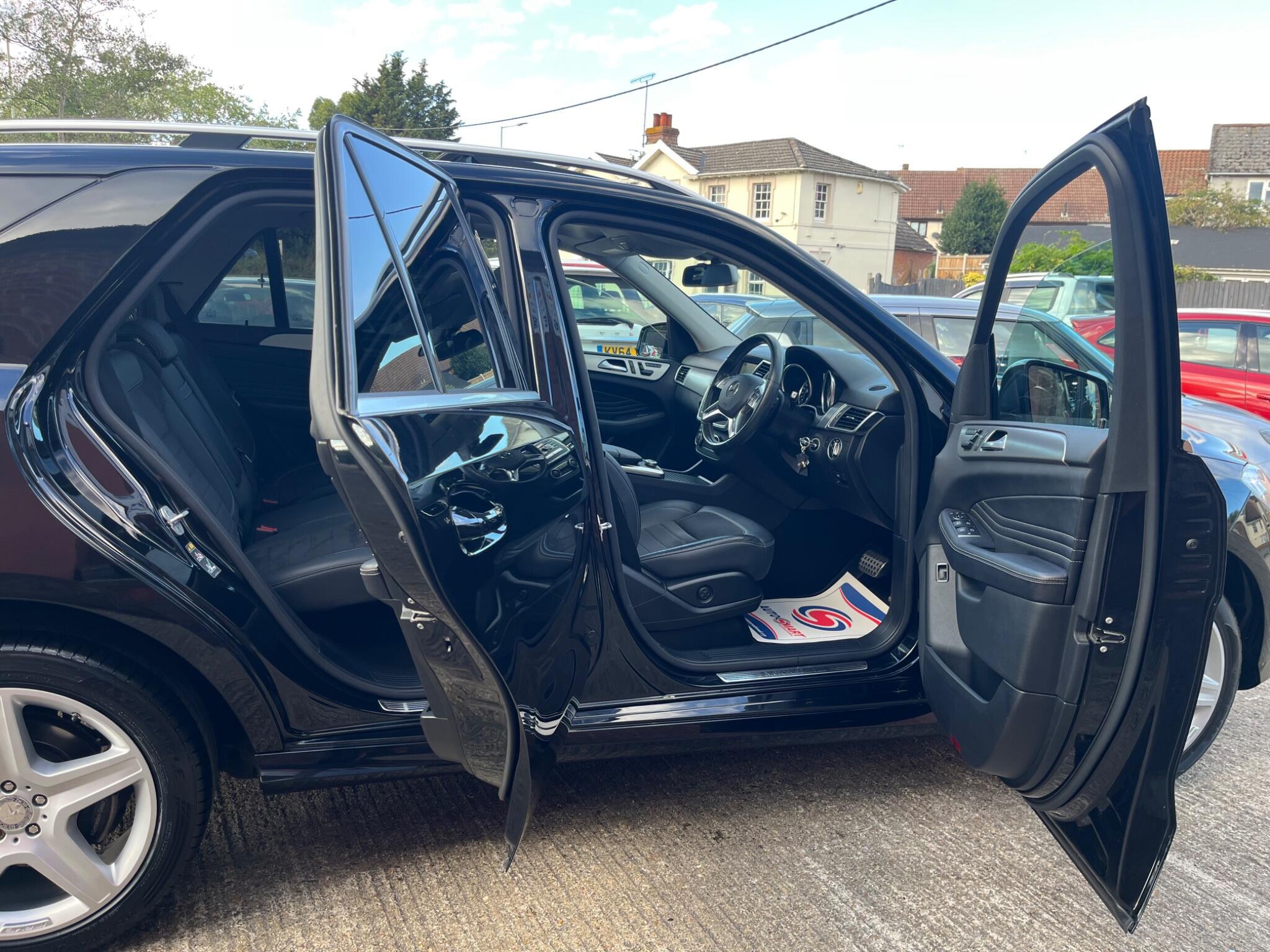 Mercedes-Benz M-Class view 3