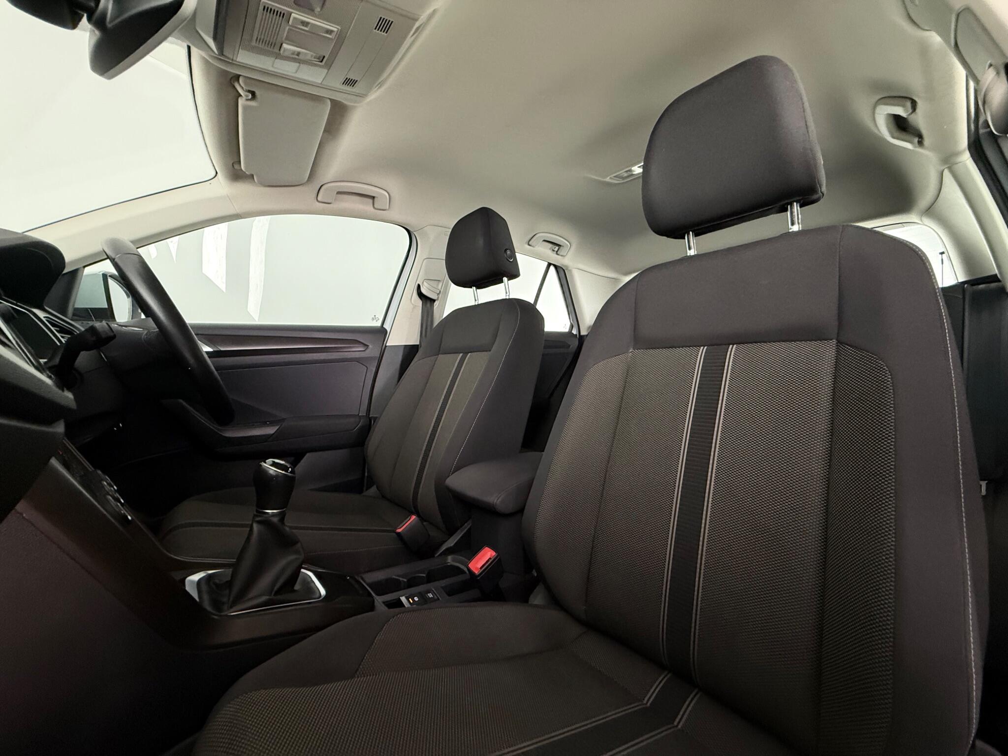 Volkswagen T-Roc view 29